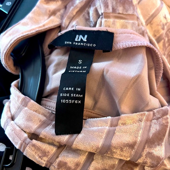 I.N. SAN FRANCISCO PINK VELVET SLEEVELESS BLOUSE IN SIZE SMALL. - Picture 3 of 3